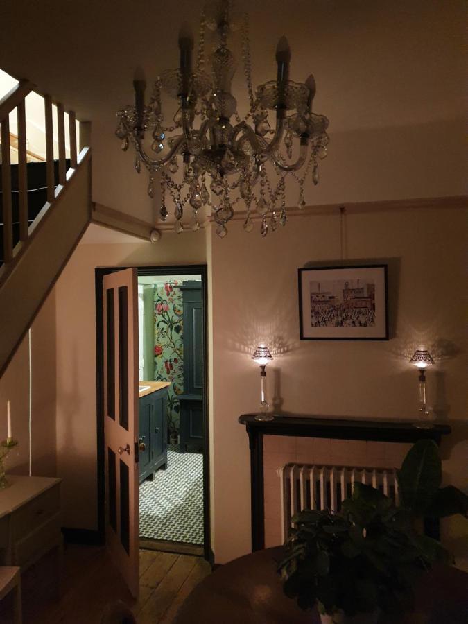 The Lodge Stanwell Buitenkant foto