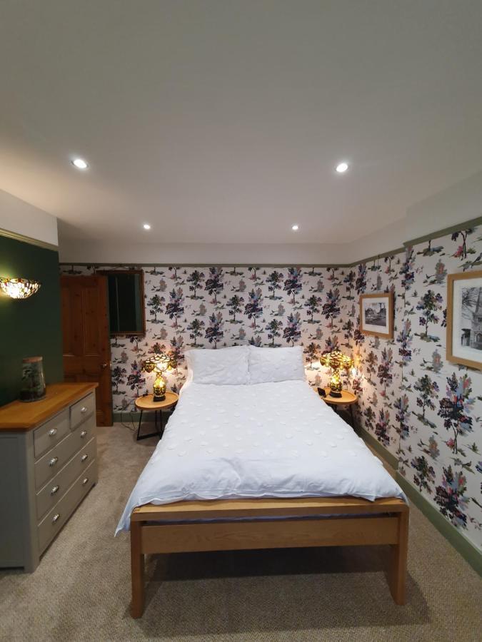 The Lodge Stanwell Buitenkant foto
