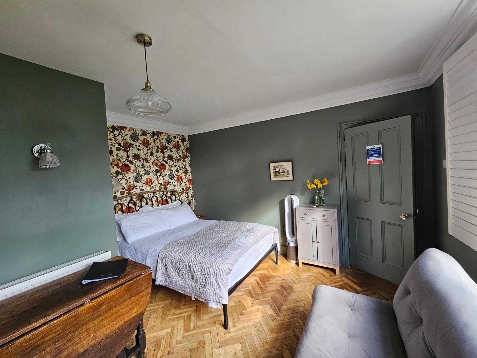 The Lodge Stanwell Buitenkant foto