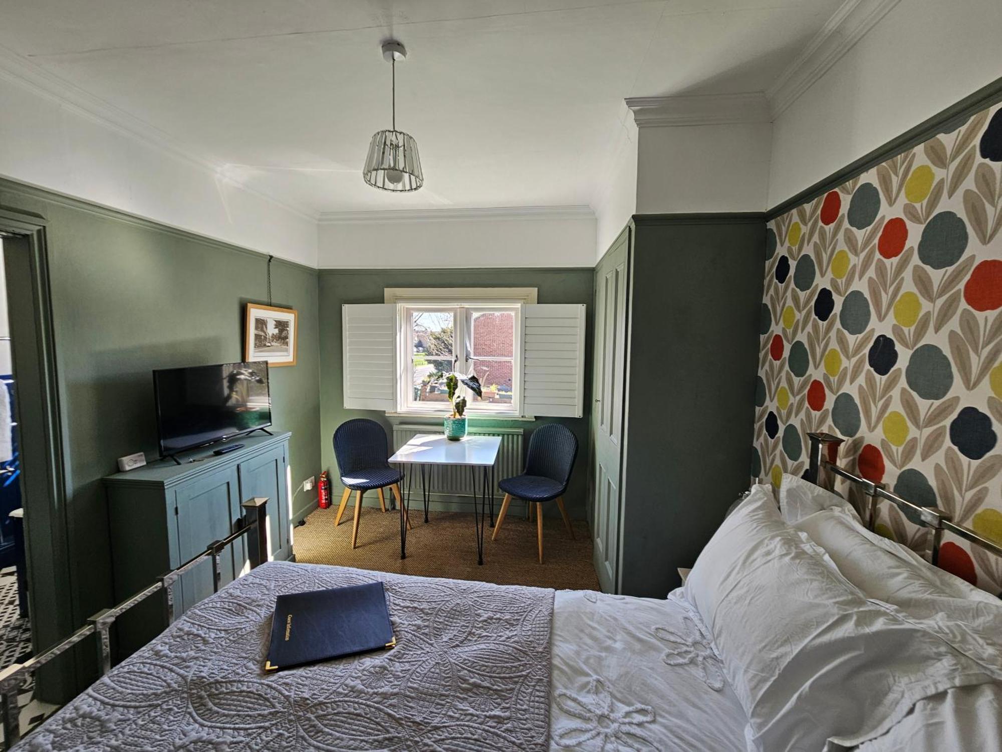 The Lodge Stanwell Buitenkant foto
